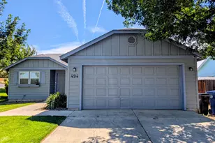 494 NE Spruce Ct, Redmond, OR 97756 - Photo 1