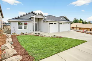 3358 Viewpoint Dr, Medford, OR 97504 - Photo 1