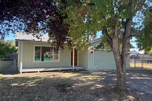 124 Paxon Ave, Eagle Point, OR 97524 - Photo 1