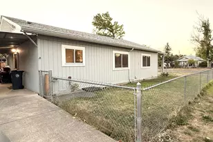 546 Laurel St, Central Point, OR 97502 - Photo 1