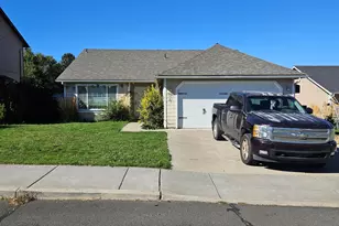 440 NE Hillcrest St, Madras, OR 97741 - Photo 1