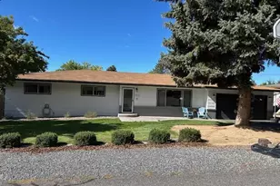 1220 Thomas Dr, Klamath Falls, OR 97603 - Photo 1