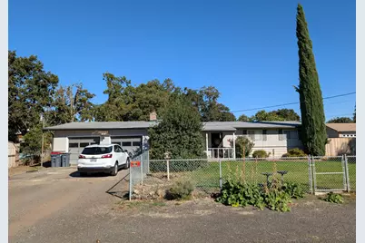 614 W Gregory Road, Central Point, OR 97502 - Photo 1