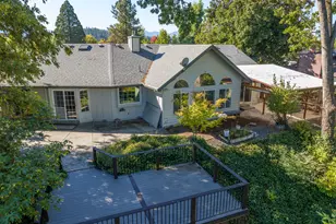1320 Redwood Cir, Grants Pass, OR 97527 - Photo 1