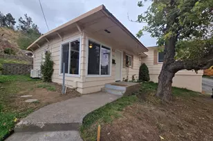 318 Riverside Dr, Klamath Falls, OR 97601 - Photo 1