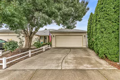 928 Brandi Way, Central Point, OR 97502 - Photo 1