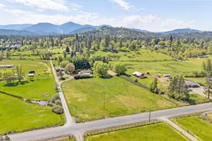 3313 Redwood Ave, Grants Pass, OR 97527 - Photo 1