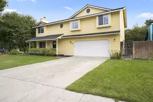 1950 NW Ivy Pl, Redmond, OR 97756 - Photo 1