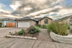 1752 Sandpiper Dr, Medford, OR 97501 - Photo 1