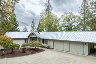 225 Lee Joy Dr, Grants Pass, OR 97526 - Photo 1