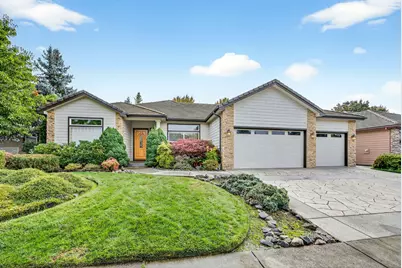 220 Pine Lake Drive, Eagle Point, OR 97524 - Photo 1