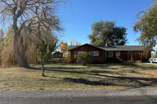 812 NW Glass Dr, Madras, OR 97741 - Photo 1