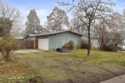 1212 Locust Street, Medford, OR 97501 - Photo 1