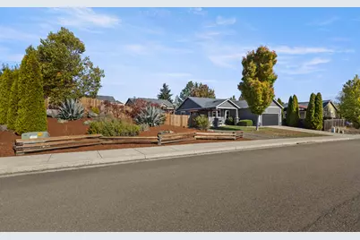 135 Othello Avenue, Roseburg, OR 97471 - Photo 1