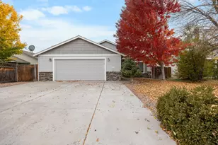 2927 NW 8th St, Redmond, OR 97756 - Photo 1