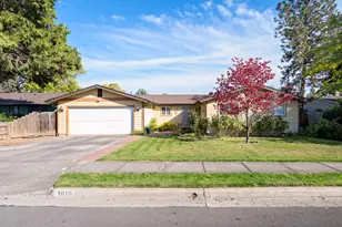 1010 N 3rd St, Central Point, OR 97502 - Photo 1