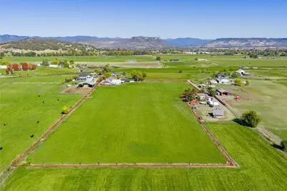 3373 Scenic Avenue, Central Point, OR 97502 - Photo 1