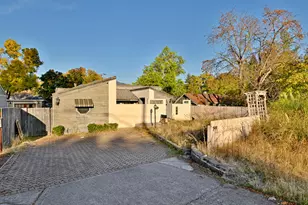 149 S Keene Way Dr, Medford, OR 97504 - Photo 1