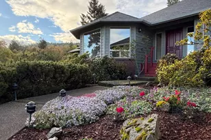 3115 Deer Trail Ln, Medford, OR 97501 - Photo 1