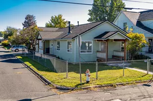 798 NW Claypool St, Prineville, OR 97754 - Photo 1