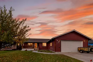 631 NE Mariposa Ave, Prineville, OR 97754 - Photo 1