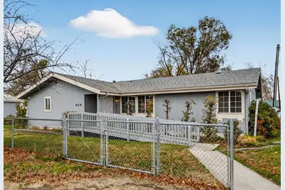 609 SE Evergreen Avenue, Redmond, OR 97756 - Photo 1