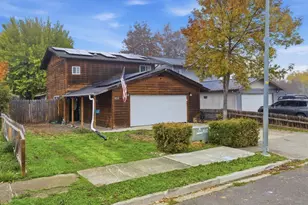 650 Sarah Ln, Eagle Point, OR 97524 - Photo 1