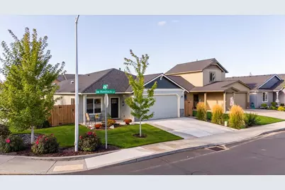 2920 NW Hemlock Lane, Redmond, OR 97756 - Photo 1