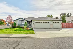 2598 St James Way, Central Point, OR 97502 - Photo 1