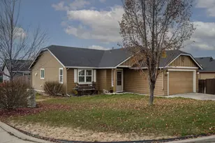 2607 NE 5th St, Redmond, OR 97756 - Photo 1