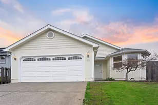 185 Independence Dr, Grants Pass, OR 97527 - Photo 1