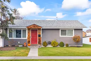 835 SW 14th St, Redmond, OR 97756 - Photo 1