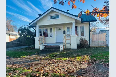 611 W 4th Street, Medford, OR 97501 - Photo 1