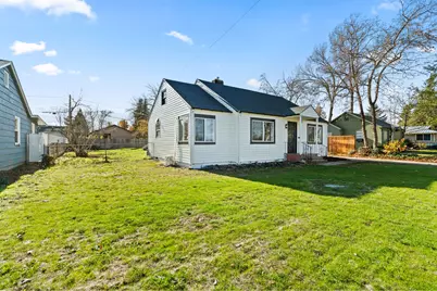 933 Dakota Avenue, Medford, OR 97501 - Photo 1