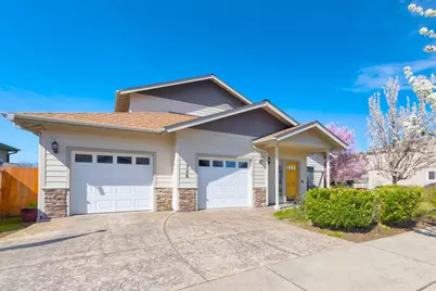 356 SW Bayou Place, Grants Pass, OR 97526 - Photo 1