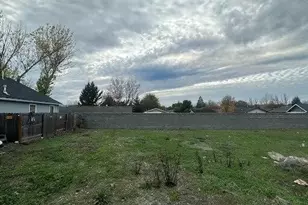 7689 Calaveras St, White City, OR 97503 - Photo 1