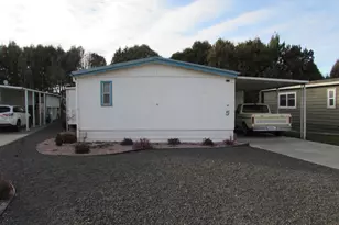 2633 SW Obsidian Ave, Redmond, OR 97756 - Photo 1