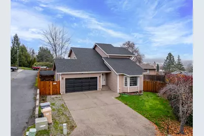 2203 NW Oxford Circle, Grants Pass, OR 97526 - Photo 1