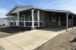 333 Mountain View Dr, Talent, OR 97540 - Photo 1