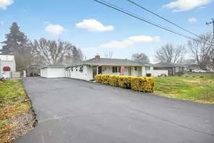 709 Lawnsdale Rd, Medford, OR 97504 - Photo 1