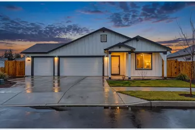 1062 NW Walnut Avenue, Redmond, OR 97756 - Photo 1