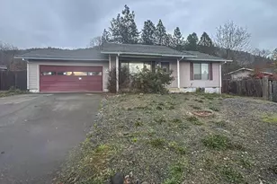 1023 NE Primrose Pl, Grants Pass, OR 97526 - Photo 1