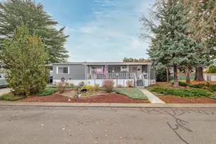1113 Lee Roze Ln, Grants Pass, OR 97527 - Photo 1