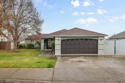 438 Westminster Drive, Eagle Point, OR 97524 - Photo 1