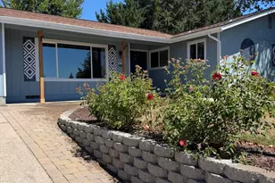 1916 Inverness Dr, Medford, OR 97504 - Photo 1