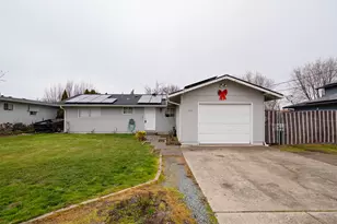 2441 N Keene Way Dr, Medford, OR 97504 - Photo 1