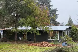 415 Windsor Ave, Medford, OR 97504 - Photo 1