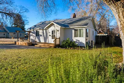 425 SW 12th Street, Redmond, OR 97756 - Photo 1