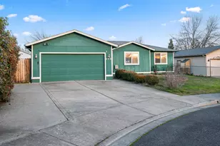250 Tierra Cir, Eagle Point, OR 97524 - Photo 1