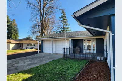 402 Emerald Circle, Medford, OR 97501 - Photo 1